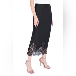 New with Tag :: Venice Lace Trim Slip Skirt
Brand WAYF Size Small
